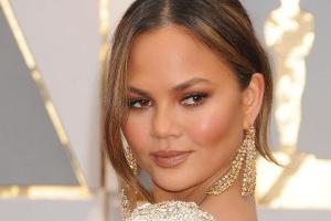 Alles Fake bei Chrissy Teigen: Dieser Scherz ging nach hinten los