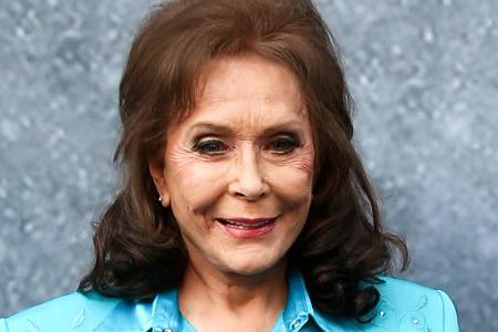 Loretta Lynn bei einem Auftritt im Jahr 2015 Loretta Lynn bei einem Auftritt im Jahr 2015
