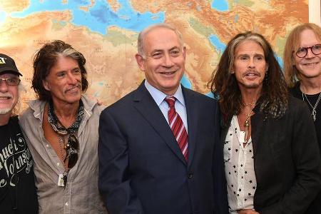 Benjamin Netanjahu mit der Band Aerosmith Benjamin Netanjahu mit der Band Aerosmith