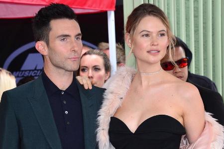 Adam Levine und Model Behati Prinsloo sind seit 2014 miteinander verheiratet Adam Levine und Model Behati Prinsloo sind seit 2014 miteinander verheiratet