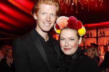 Enie van de Meiklokjes mit ihrem Mann Tobias Stærbo auf einer Gala in Berlin Enie van de Meiklokjes mit ihrem Mann Tobias Stærbo auf einer Gala in Berlin