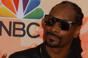 Gebärdensprache-Übersetzerin stiehlt Snoop Dogg die Show