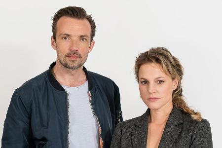 Kriminalhauptkommissarin Olga Lenski (Maria Simon) und Kriminalhauptkommissar Adam Raczek (Lucas Gregorowicz) ermitteln in d... Kriminalhauptkommissarin Olga Lenski (Maria Simon) und Kriminalhauptkommissar Adam Raczek (Lucas Gregorowicz) ermitteln in d...