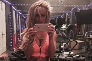 Britney Spears zeigt ihre sexy Bauchmuskeln im Gym