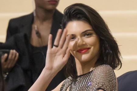 Kendall Jenner Anfang Mai in New York - auf wesentlich gewohnterem Terrain Kendall Jenner Anfang Mai in New York - auf wesentlich gewohnterem Terrain