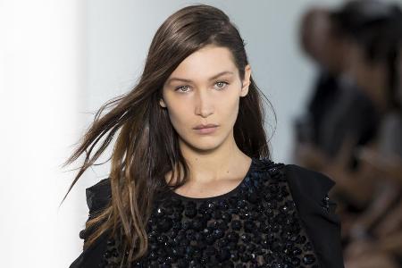 Bella Hadid klagt bei Karrierefragen auf hohem Niveau Bella Hadid klagt bei Karrierefragen auf hohem Niveau