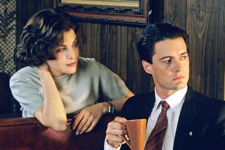 Sherilyn Fenn als Audrey Horne und Kyle MacLachlan als Agent Dale Cooper in Sherilyn Fenn als Audrey Horne und Kyle MacLachlan als Agent Dale Cooper in
