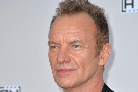 Sting, hier bei den American Music Awards 2016, beweist auf der Bühne wie im Leben echtes Durchhaltevermögen Sting, hier bei den American Music Awards 2016, beweist auf der Bühne wie im Leben echtes Durchhaltevermögen