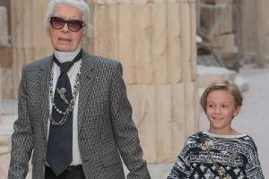Chanel: Karl Lagerfeld taucht Paris in griechisches Ambiente