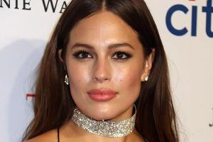 Body Positivity: Ashley Graham setzt nackiges Statement