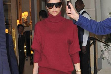 Victoria Beckhams rotes Outfit in Paris Victoria Beckhams rotes Outfit in Paris