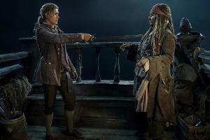 Brenton Thwaites weiß, wie Johnny Depp wirklich ist