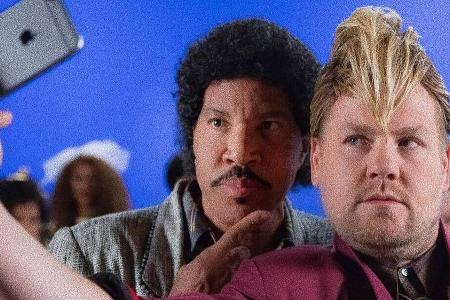 Lionel Richie (links) und James Corden in Retro-Optik Lionel Richie (links) und James Corden in Retro-Optik