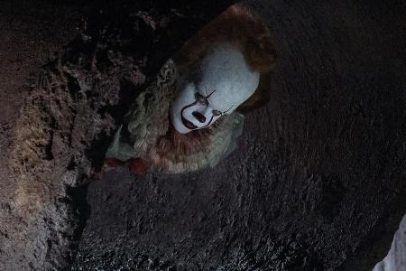Bill Skarsgård als Pennywise in der Neuverfilmung von Bill Skarsgård als Pennywise in der Neuverfilmung von