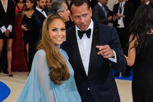Met Gala: Selena Gomez und J.Lo zeigen zum ersten Mal ihre Männer