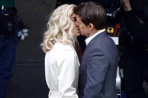 Wen knutscht denn Tom Cruise hier?