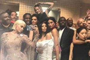 Trotz Selfie-Verbot: Kylie Jenner knipst XL-Promifoto von der Met Gala