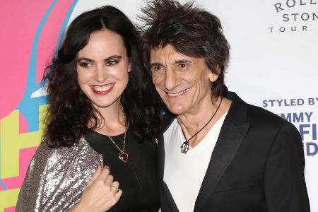 Ron Wood neben seiner Frau Sally Humphreys, mit der er zwei Zwillingsmädchen hat Ron Wood neben seiner Frau Sally Humphreys, mit der er zwei Zwillingsmädchen hat