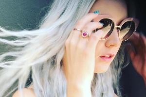 Warum hat Billie Lourd plötzlich graue Haare?