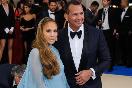 Jennifer Lopez und Alex Rodríguez versuchen sich als Patchworkfamilie Jennifer Lopez und Alex Rodríguez versuchen sich als Patchworkfamilie