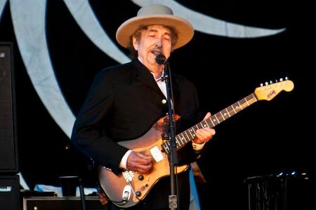 Bob Dylan erhielt 2016 den Literaturnobelpreis Bob Dylan erhielt 2016 den Literaturnobelpreis