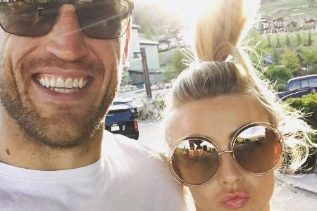 Julianne Hough und ihr Verlobter Brooks Laich wollen bald heiraten Julianne Hough und ihr Verlobter Brooks Laich wollen bald heiraten