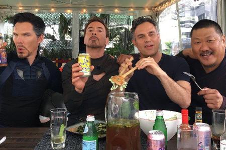 Robert Downey Jr. meldet sich mit diesem Schnappschuss vom Set von Robert Downey Jr. meldet sich mit diesem Schnappschuss vom Set von