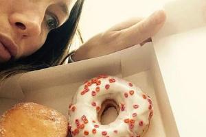 Welchen Donut Jessica Biel wohl als erstes vernascht hat?