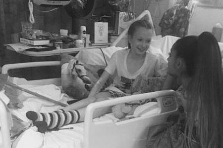 Ariana Grande stattet einem jungen Fan einen Besuch im Krankenhaus ab Ariana Grande stattet einem jungen Fan einen Besuch im Krankenhaus ab