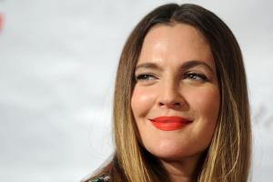 Drew Barrymore teilt Foto ihrer außergewöhnlichen Schmink-Session
