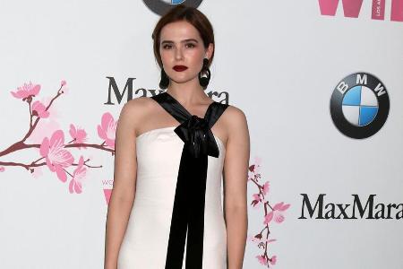 Zoey Deutch sieht im weißen Kleid atemberaubend aus Zoey Deutch sieht im weißen Kleid atemberaubend aus