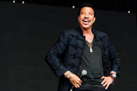 Lionel Richie will seine 18-jährige Tochter Sofia am liebsten nicht aus den Augen lassen Lionel Richie will seine 18-jährige Tochter Sofia am liebsten nicht aus den Augen lassen