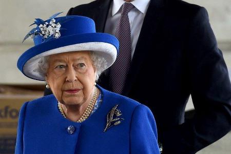 Die Queen und Prinz William bedankten sich bei Helfern der Brandkatastrophe von London Die Queen und Prinz William bedankten sich bei Helfern der Brandkatastrophe von London