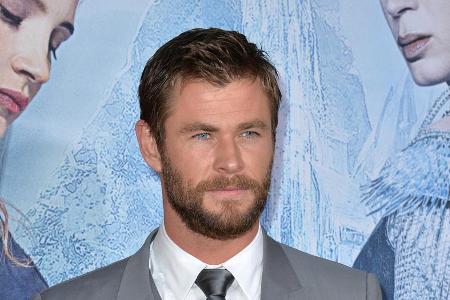 Chris Hemsworth lässt seine Fans für Autogramme und Selfies zahlen Chris Hemsworth lässt seine Fans für Autogramme und Selfies zahlen