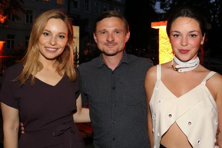 Hatten Spaß beim ARD Degeto Get together im Rahmen des Filmfestes München: die Schauspieler Florian Lukas mit Mina Tander (l... Hatten Spaß beim ARD Degeto Get together im Rahmen des Filmfestes München: die Schauspieler Florian Lukas mit Mina Tander (l...