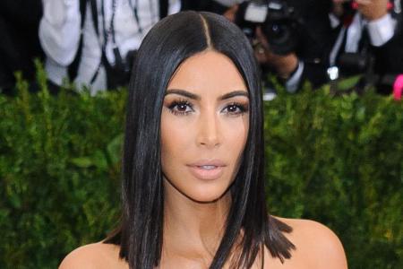 Kim Kardashian bei einer ihrer Lieblingsbeschäftigungen: Posieren für die Fotografen Kim Kardashian bei einer ihrer Lieblingsbeschäftigungen: Posieren für die Fotografen