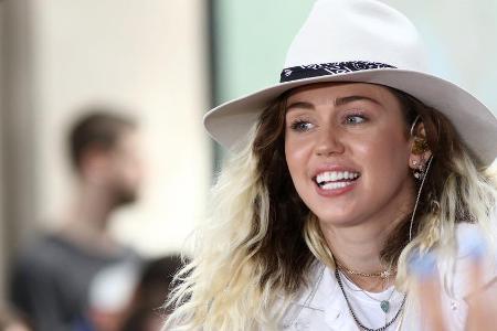 Miley Cyrus sang in der New Yorker U-Bahn Miley Cyrus sang in der New Yorker U-Bahn