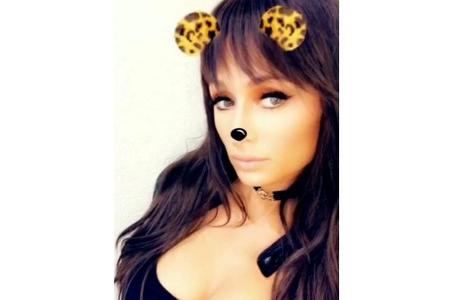 Paris Hilton sieht mit braunem Haar und Pony völlig verändert aus Paris Hilton sieht mit braunem Haar und Pony völlig verändert aus