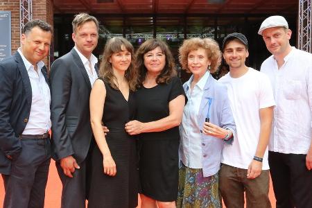 Familientreffen vor der Premiere (v.r.): Sebastian Bezzel, Markus Krojer, Ilse Neubauer, Gundi Ellert, Kathrin von Steinburg...