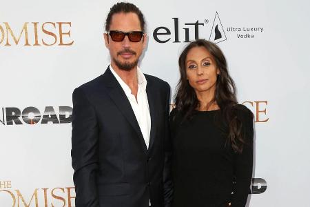 Chris Cornell und seie Frau Vicky Karayiannis Mitte April 2017 bei einer Filmpremiere in Hollywood Chris Cornell und seie Frau Vicky Karayiannis Mitte April 2017 bei einer Filmpremiere in Hollywood