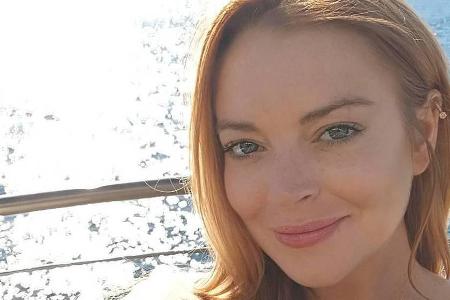 Zeigt Lindsay Lohan hier das erste Teil ihrer Schmuck-Kollektion? Zeigt Lindsay Lohan hier das erste Teil ihrer Schmuck-Kollektion?