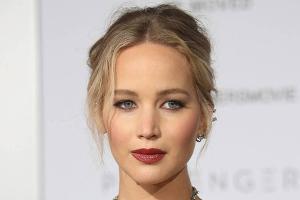 Jennifer Lawrence: Notlandung nach Triebwerkausfall!