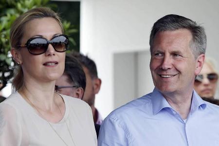 Glücklich verheiratet: Bettina und ihr Ehemann Christian Wulff Glücklich verheiratet: Bettina und ihr Ehemann Christian Wulff
