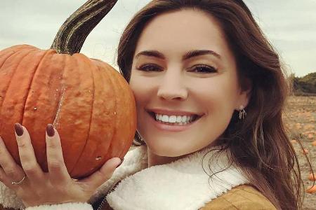 US-Schauspielerin Kelly Brook weiß um die Beauty-Geheimnisse, die ein Kürbis in sich birgt US-Schauspielerin Kelly Brook weiß um die Beauty-Geheimnisse, die ein Kürbis in sich birgt
