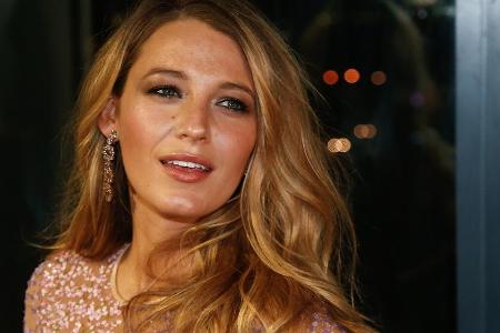 Blake Lively ist für ihre volle und glänzende Haarmähne bekannt Blake Lively ist für ihre volle und glänzende Haarmähne bekannt