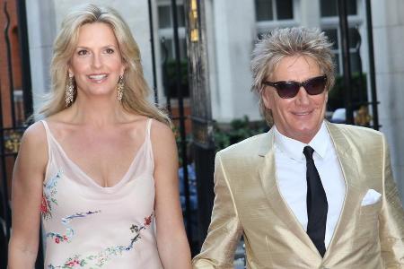 Rod Stewarts Ehefrau Penny Lancaster wurde als junges Model Opfer eines sexuellen Übergriffs Rod Stewarts Ehefrau Penny Lancaster wurde als junges Model Opfer eines sexuellen Übergriffs