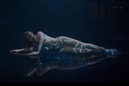 Taylor Swift zeigt in ihrem neuen Video viel Haut - oder hautfarbenen Stoff Taylor Swift zeigt in ihrem neuen Video viel Haut - oder hautfarbenen Stoff