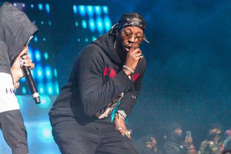 2 Chainz bei einem Auftritt in Atlanta 2 Chainz bei einem Auftritt in Atlanta