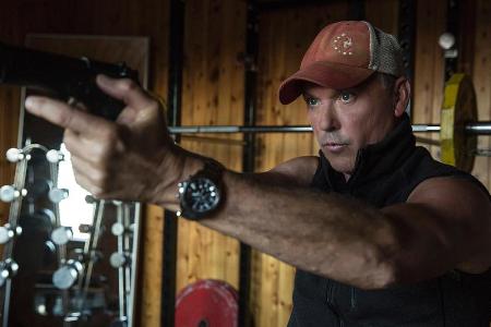 Ex-Navy-SEAL Stan Hurley (Michael Keaton) hat noch nichts verlernt... Ex-Navy-SEAL Stan Hurley (Michael Keaton) hat noch nichts verlernt...