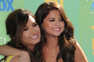Selena Gomez gratuliert Demi Lovato zu ihrer YouTube-Doku